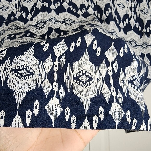 Lucy & Laurel Boho Crop Top Medium Blue White Rayon Button Back Blouse Festival - Picture 10 of 12